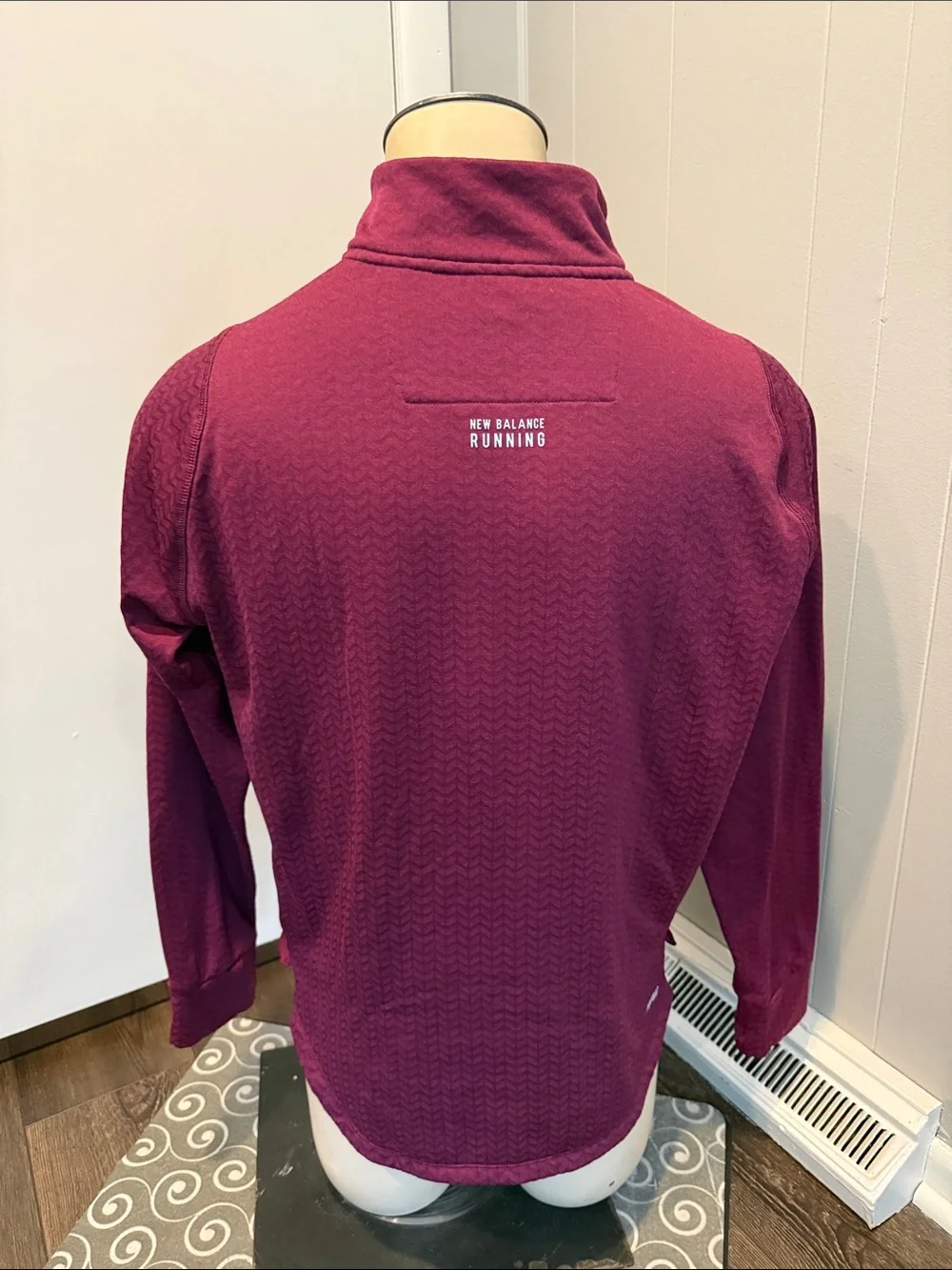 E New Balance Men's Large Maroon Half-Zip Pullover with Black Chest Panel